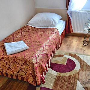 Pokój z dwoma pojedynczymi łóżkami